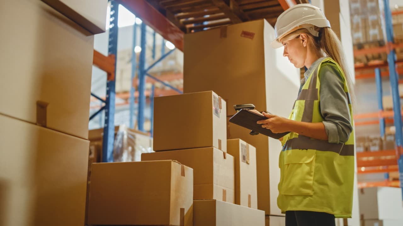 Visão global e foco no local: alternativas para vencer a crise de abastecimento na indústria moveleira