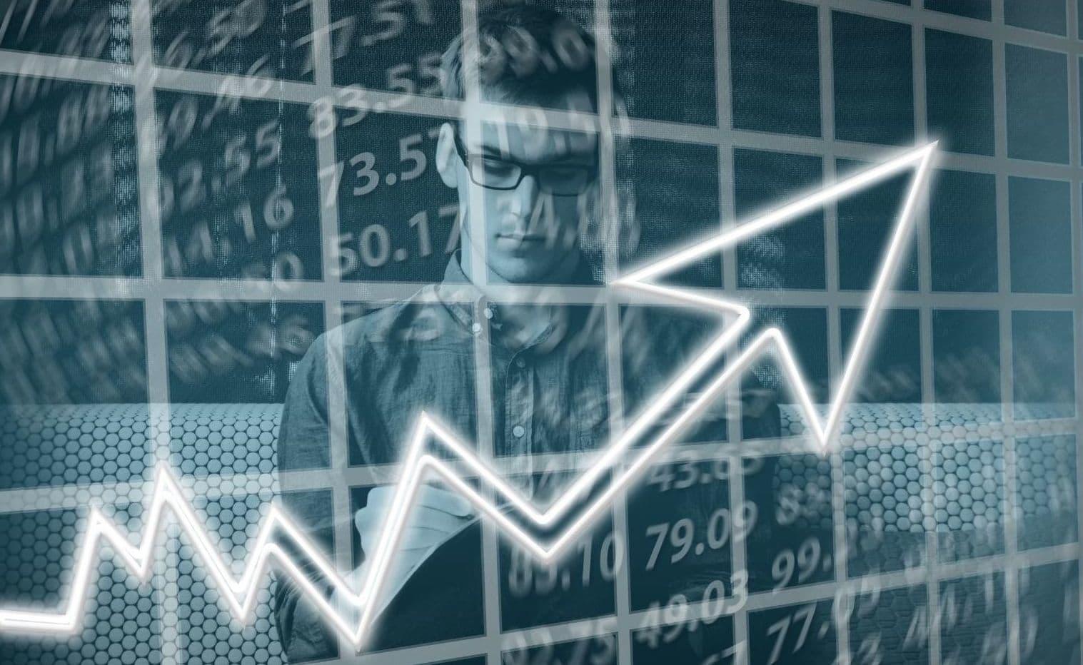 Índice de confiança do consumidor atinge nível mais alto, enquanto da indústria é o mais baixo do ano