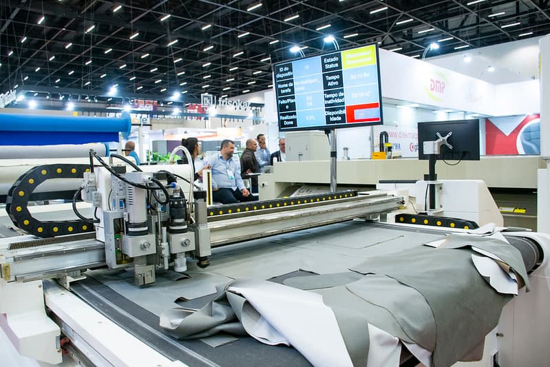 A importância da modernização do maquinário na fabricação de móveis