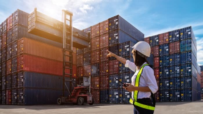 Logística reversa: o que é e como pode beneficiar empresas do setor moveleiro?