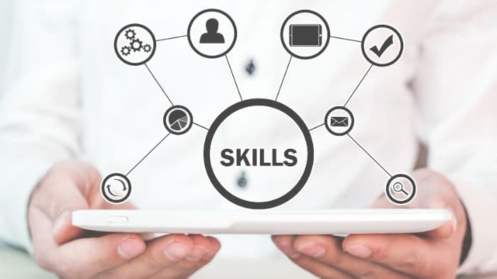Hard skills e soft skills no setor moveleiro: quais habilidades considerar ao contratar para sua equipe de vendas?