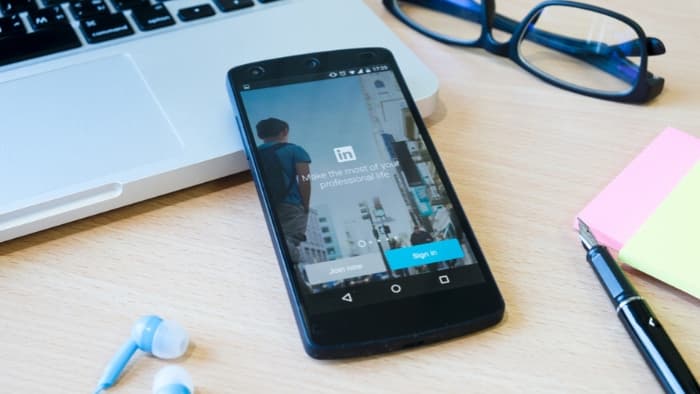 Anúncios no LinkedIn: como a plataforma pode atrair clientes B2B para empresas moveleiras?