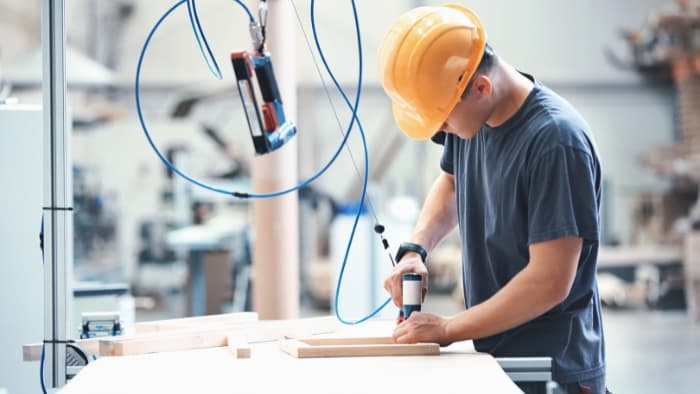 Radiografia do setor moveleiro B2B: uma análise estratégica da enquete aplicada em fevereiro de 2025 e das perspectivas para o ano