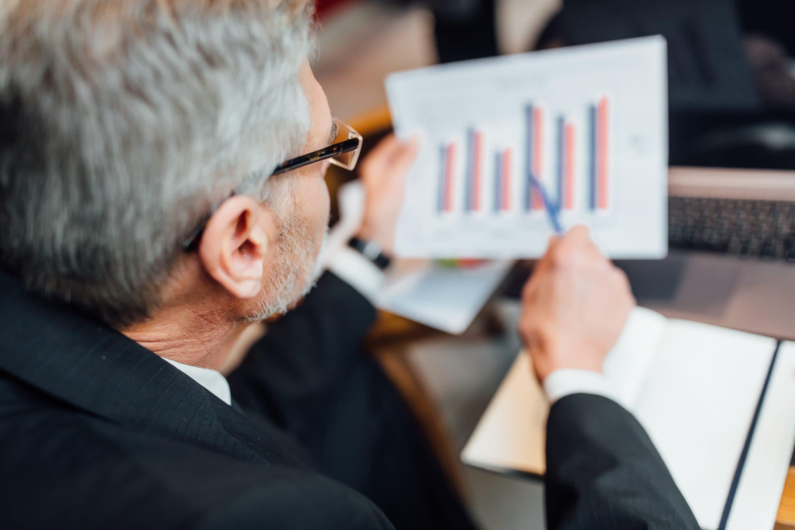 Análise competitiva no setor moveleiro: ferramentas e métricas para mapear concorrentes e gerar diferença