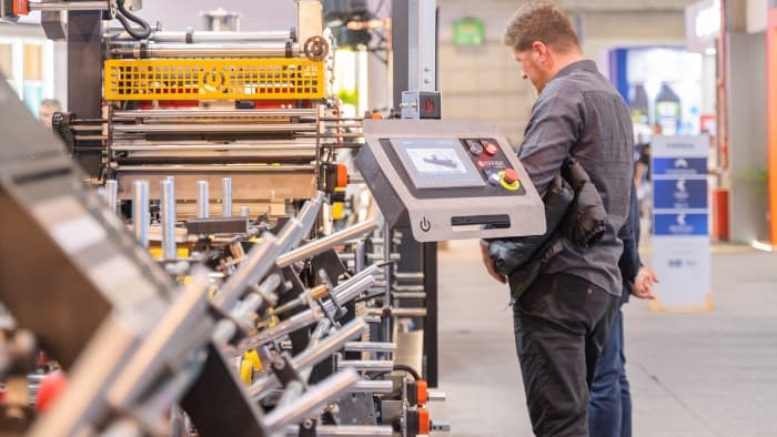 Produção de móveis: como tornar as operações industriais mais eficientes?