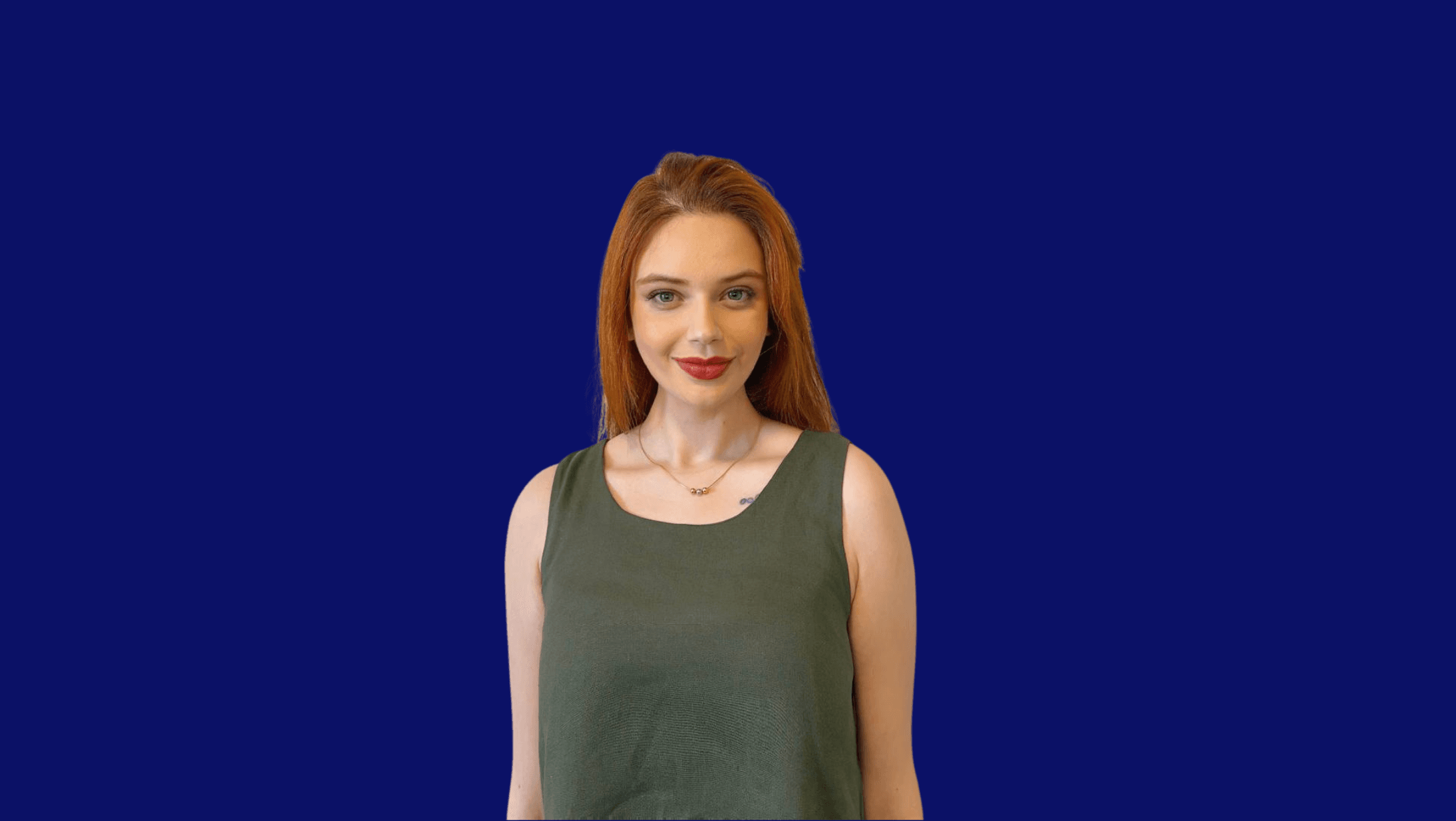 Colunista da Plataforma Setor Moveleiro em fundo azul (imagem de capa)