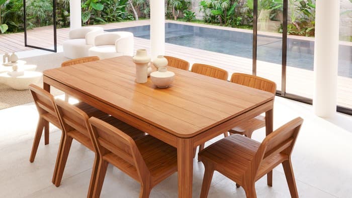Sala de jantar com mesa de madeira maciça e design autoral, representando valor agregado e posicionamento premium no setor moveleiro brasileiro