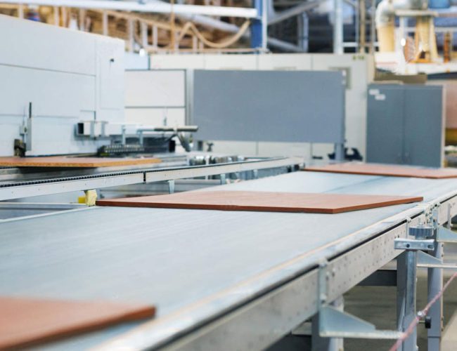 Produção de móveis cai em junho