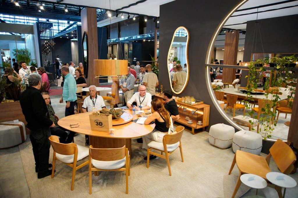 Design e inovação marcam abertura da Móvel Brasil 2025 em SC